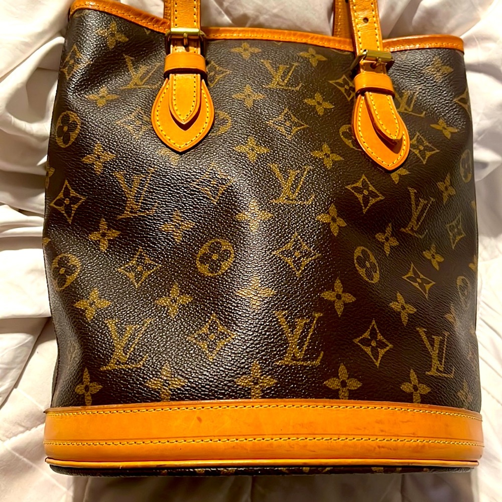 Bucket bag in great condition.